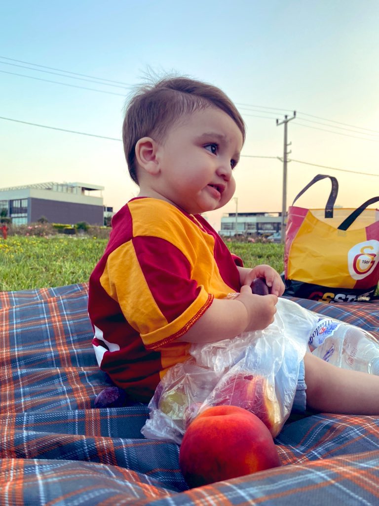 fuunnnddddaaaaa's tweet photo. #BugünGünlerdenGALATASARAY https://t.co/eNfqrBhfMh