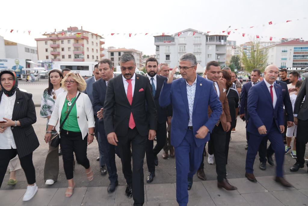 AlpDoganMHP's tweet photo. MHP Genel Başkan Yardımcımız, Erzurum Milletvekilimiz Prof. Dr. Sn. Kamil Aydın ve MHP MYK Üyemiz Sn. Seçkin Odabaşı ile birlikte, Etimesgut Belediyesi'nin düzenlediği festival kapsamında Türk Dünyası'nın dört bir yanından gelerek stand açan hemşehri derneklerini ziyaret ettik. https://t.co/o373pZ1qCr