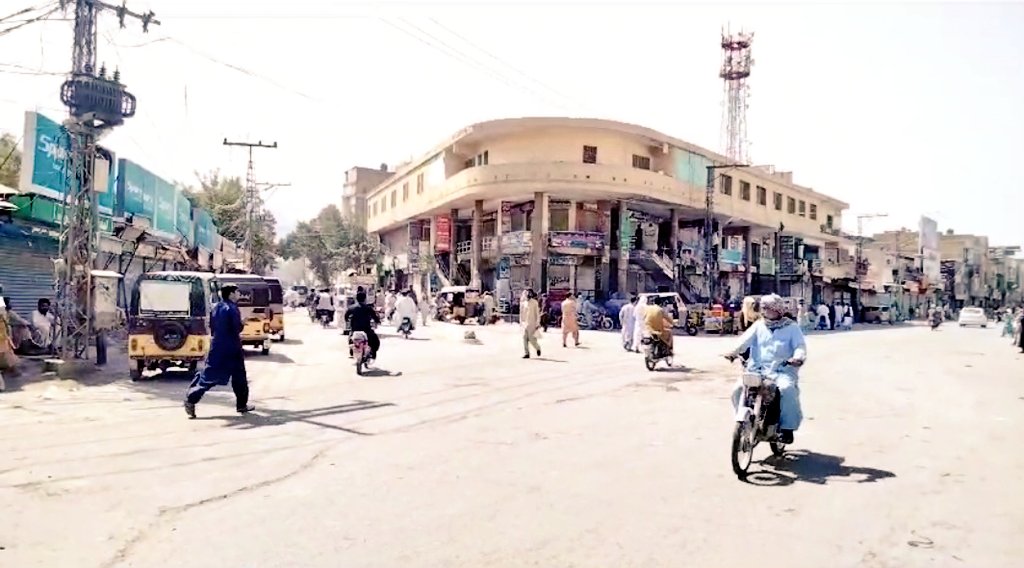 Quetta: Complete shutter down strike observed against inflation, increase in ⛽ prices and inflated electricity 🔌 bills.

Market, shopping mall &amp; business centers are closed.

Lawyers of Balochistan also Boycotted court proceedings.