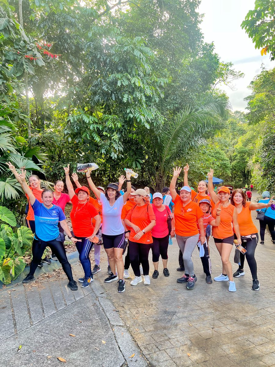 villavoimder's tweet photo. Al mejor estilo #Imder hoy más de 100 usuarios se gozaron la subida a la vereda #ElCarmen 🍃👟

El cambio también es brindar espacios que promuevan los estilos de vida saludable. ¿Qué esperas para unirte a nuestras #RutasCamineras? 💙💪🏼 https://t.co/oztxB38D21
