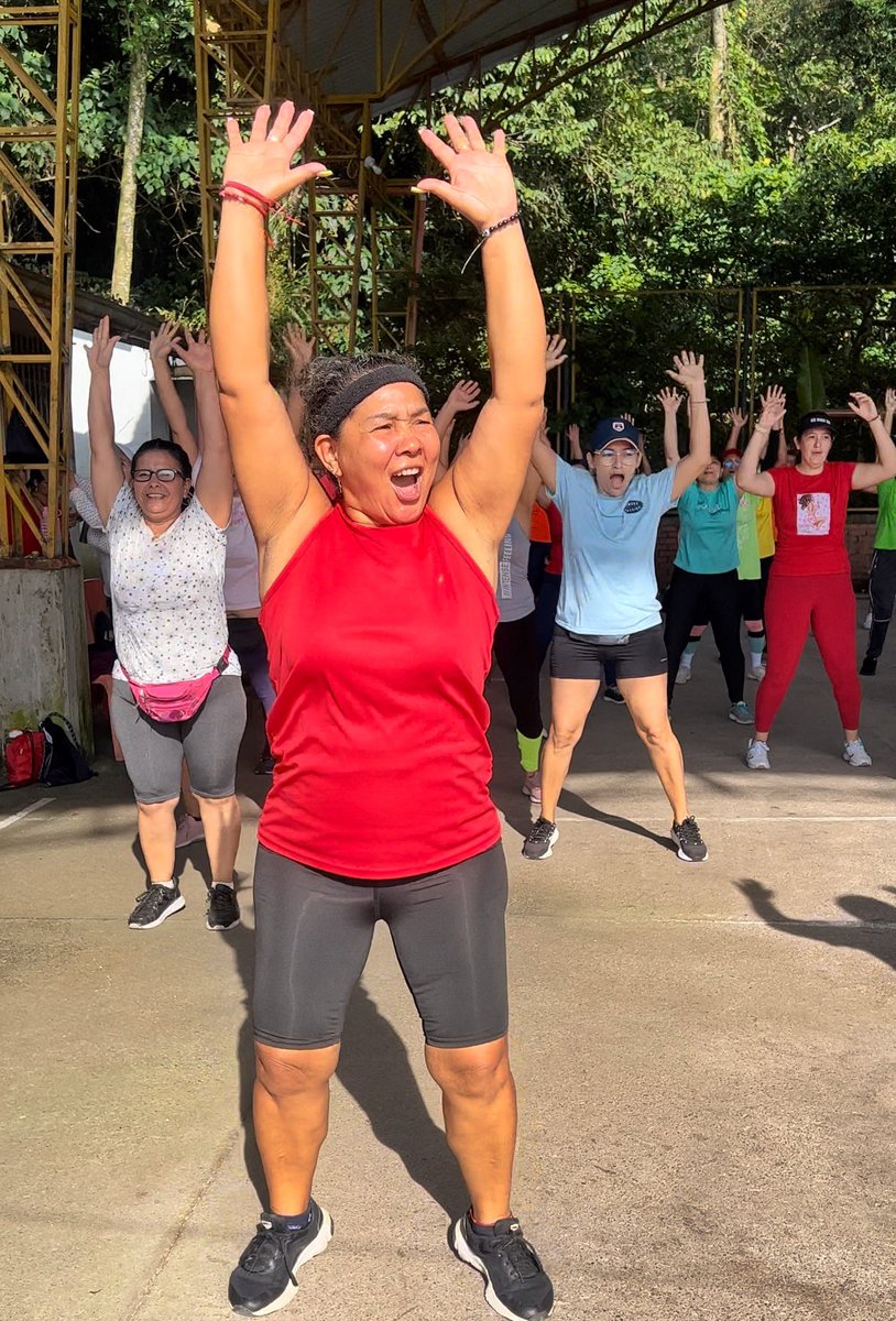 villavoimder's tweet photo. Al mejor estilo #Imder hoy más de 100 usuarios se gozaron la subida a la vereda #ElCarmen 🍃👟

El cambio también es brindar espacios que promuevan los estilos de vida saludable. ¿Qué esperas para unirte a nuestras #RutasCamineras? 💙💪🏼 https://t.co/oztxB38D21