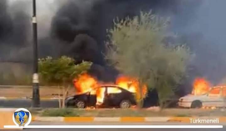 بالصور 

بعد اعتداء على المحتجين انصار حزب الديمقراطي الكردستاني يقومون بتخريب مال العام وحرق عجلات المواطنين