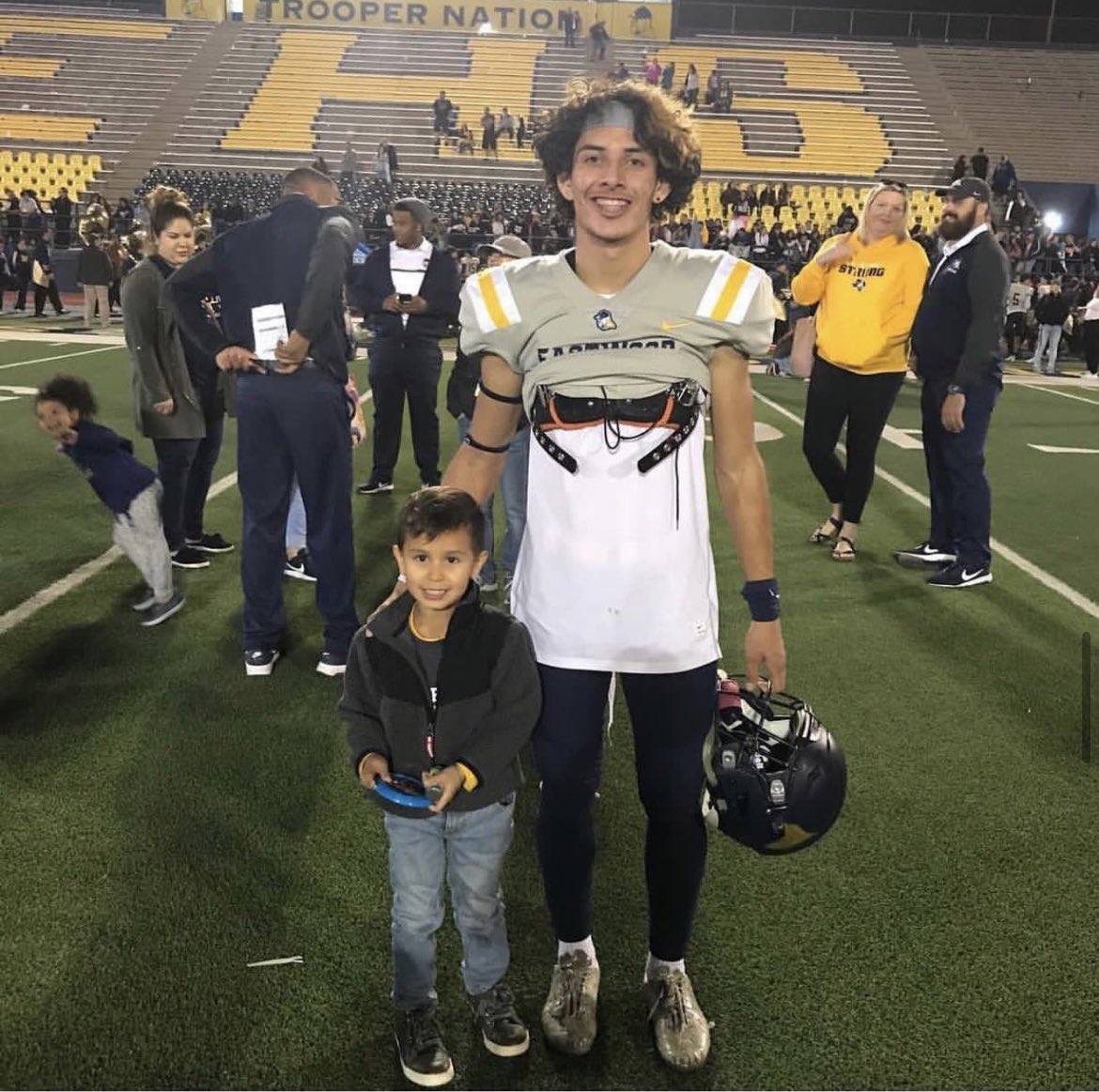 klopez_BMES's tweet photo. Not a football season goes by that Chase doesn’t ask about Eddie. It’s been 4 years and we haven’t had the heart to tell him. Thank you for being our son’s first big brother. We love you 3 💛💙 https://t.co/7v6vR5d9TC
