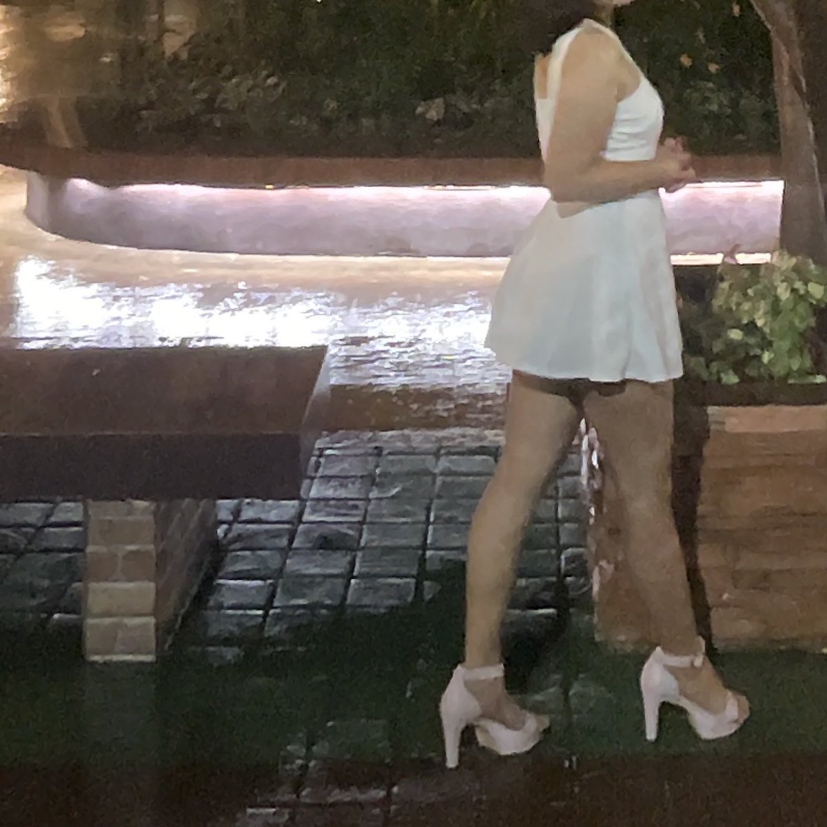 ashleighv__'s tweet photo. i just effin love my ukay finds 😭

Coat: 300
Bag: 480
Dress: 25 fucking peso
Heels: 192 peso 😭 https://t.co/WpDFUV5gfT