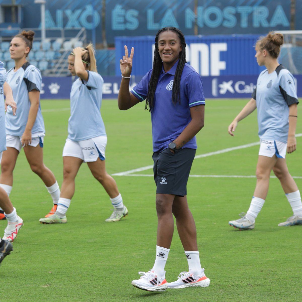 👋 Hola <a href="/Danielacaracas5/">Daniela caracas</a>! 
🥳 La nostra jugadora mundialista ja està aquí!
#RCDEFem