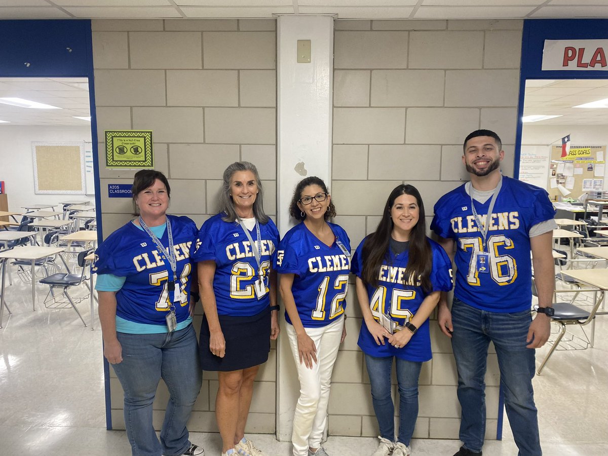 SCHS_Math_Dept's tweet photo. We love this tradition!! Check out our Math Dept. supporting our Buffs!! Amazing teacher picked by their amazing students to represent!  Let’s goooo🙌🏽🙌🏽🙌🏽@SamuelClemensHS @JFalconSCHS @MsASirizzotti https://t.co/xoI8EeLB3J