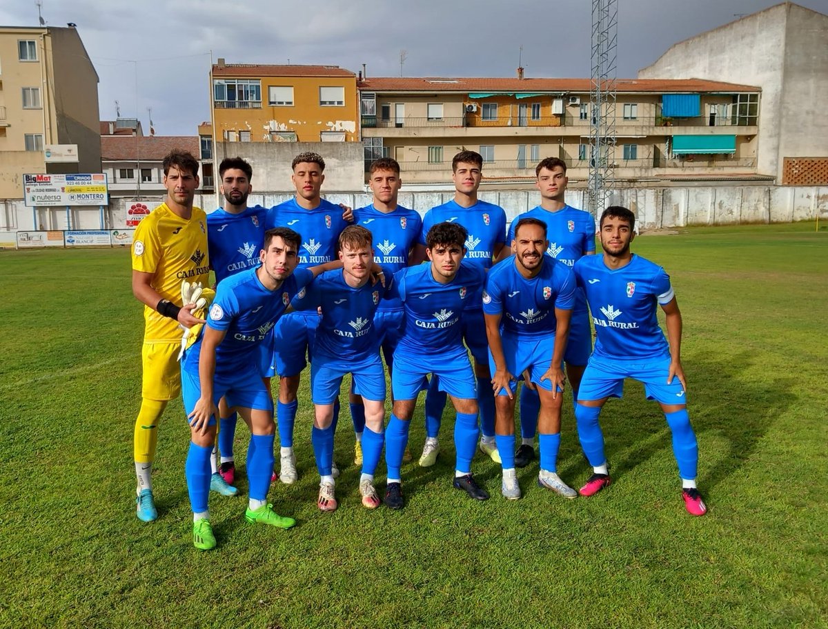¡C O M E N Z A M O S!💙

#Pretemporada

⚽️ @ciudadrodrigocf 0 - CD Villaralbo 0

#VamosAzules