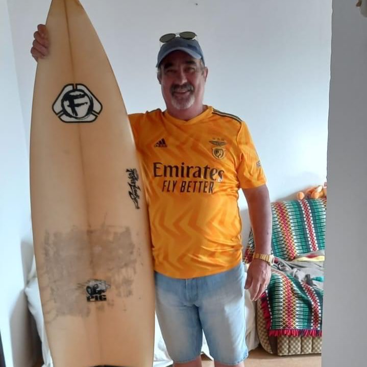 DESAPARECIDO

É colega do meu pai e desapareceu na zona do Sobralinho, Alverca. Veste a roupa da fotografia e tem o cabelo rapado. Atravessa uma fase complicada a nível psicológico. Qualquer informação, contactem a PSP de Alhandra. Obrigada