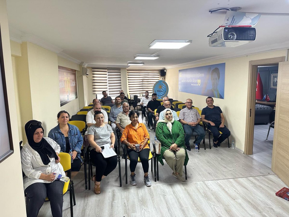 pendikiyiparti's tweet photo. İlçe Bşk. Süleyman Turan liderliğinde, Pendik Bld. Meclis Üyemiz Yılmaz Saraç’ın katılımıyla İlçe Divan Kurulu Toplantımızı gerçekleştirdik. 

Yerel Yönetimlerden Sorumlu İlçe Bşk. Yrd. Turgay Yılgın’ın, Pendik Bld. Meclis Üyeliğini tebrik eder, ilçemize hayırlı olmasını dileriz. https://t.co/usa6BoVYFr