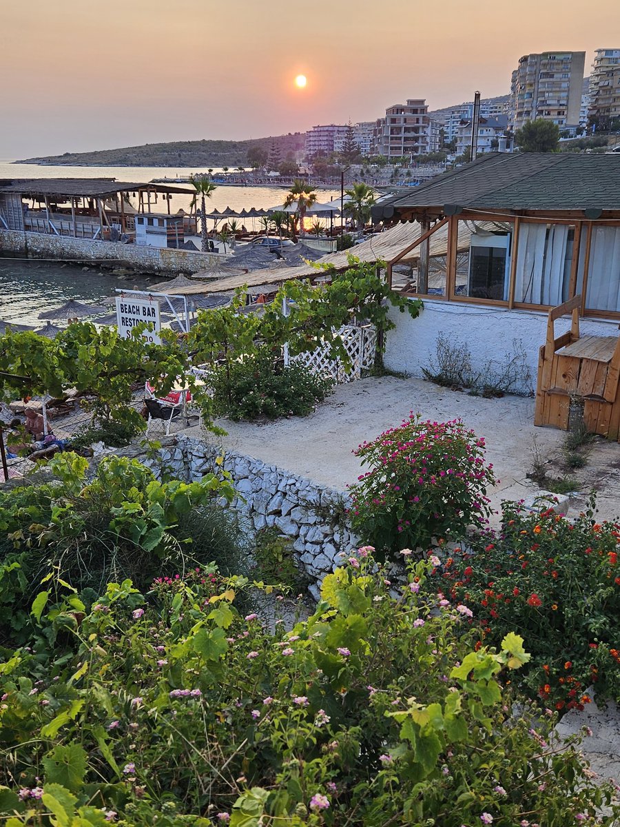 seasunsoulful's tweet photo. Sherbet orange sunset tonight 😍 #sunset
#Saranda #traveleurope #AlbanianRiviera
#Liveoutside 🌞 https://t.co/YuZNrpt652
