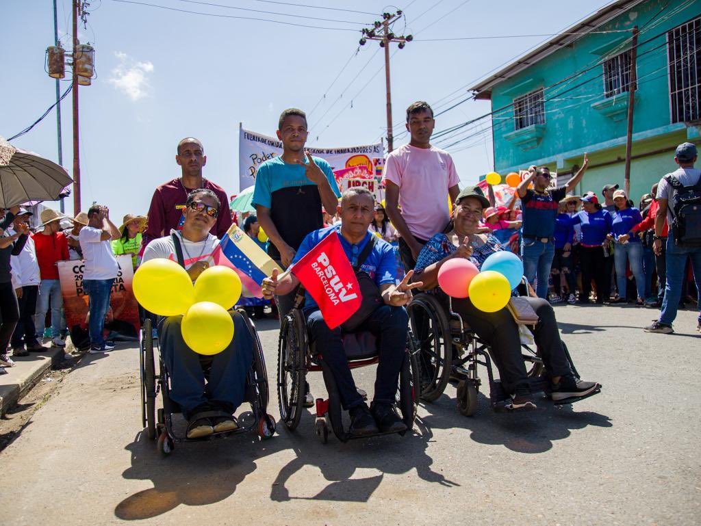 Anzoátegui| En la Paq. El Carmen del Municipio Simón Bolívar estamos resteados con el presidente Nicolás Maduro y en rechazo al bloqueo criminal que afectan a las y los venezolanos.

<a href="/NicolasMaduro/">Nicolás Maduro</a> 
<a href="/dcabellor/">Diosdado Cabello R</a> 
<a href="/pinfantea/">Pedro Infante A.</a> 

#PsuvEnLaCalle
#ConMaduroMásPueblo
#VenezuelaEnPlan30