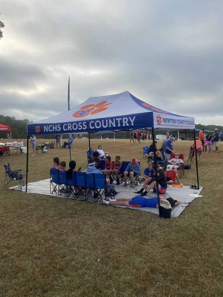 newton_countyxc's tweet photo. Before and after the mayhem. What a great day!#getupthathill #enjoytherun https://t.co/4bl2OM0mNj