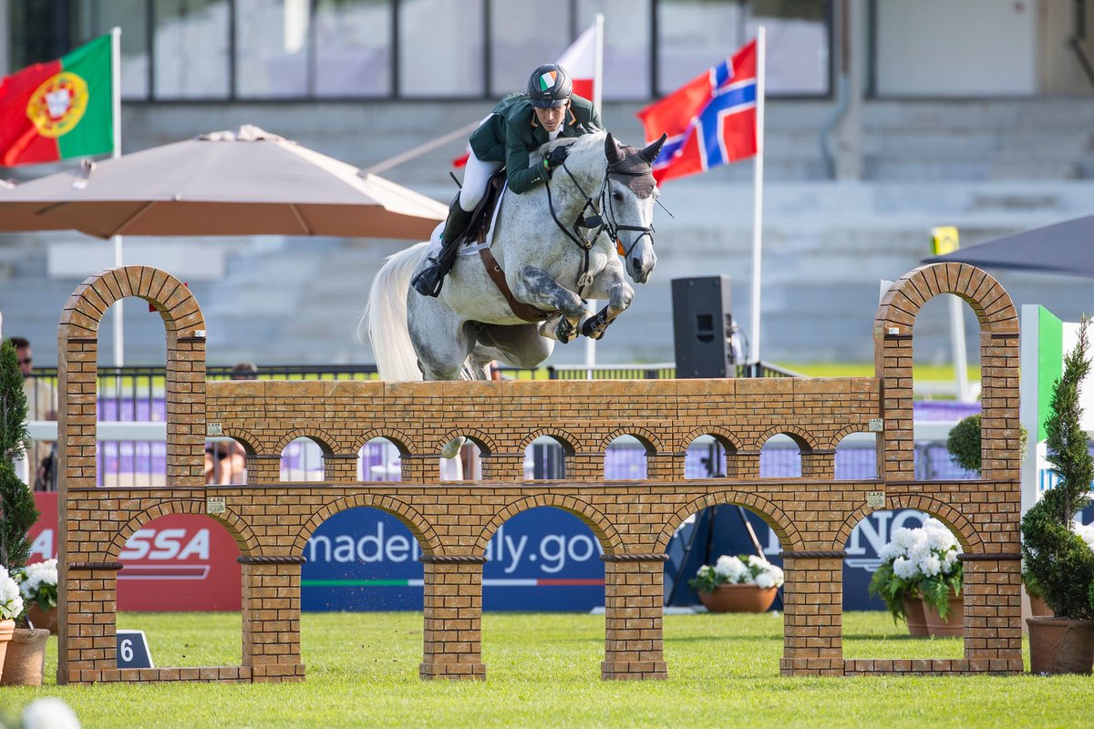 FEI_Global's tweet photo. When the world seems to shine and your horse is divine, that's amore! 💖
Milan has us jumping for joy! 🇮🇹
📸 ©FEI/Leanjo de Koster
#UnitedByEquestrian #FEIJumping #Thatsamore #horselove #MilanMagic #Horselove #JumpForJoy https://t.co/zlVABkHeTw