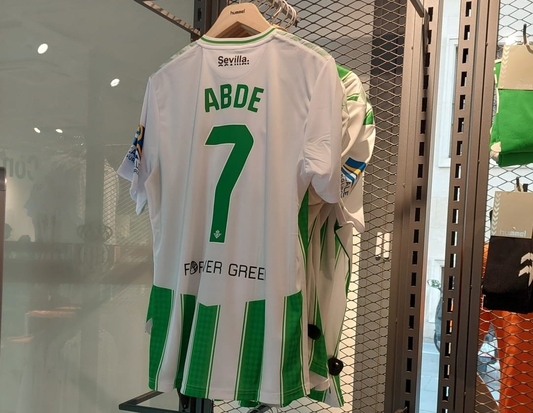 ¿Quieres ganar la camiseta del Real Betis Balompié de ABDE de ésta temporada (a elegir una entre las 3)?

Requisitos para participar:

1. Dar RT.
2. Seguir a <a href="/CamisFutbolG/">CamisFutbol</a> y <a href="/CapiFekir/">Capi</a>
3. Mencionar a un amigo. 

El ganador será anunciado el 10 de septiembre.

Suerte a todos 💚🍀