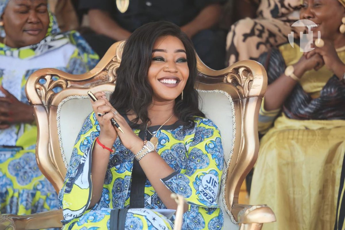 🚨 Le président de Transition annonce à Mao, chef-lieu de la province du Kanem, que <a href="/longoh_p/">Amina Priscille Longoh</a> est désormais Ministre d'État, en charge de la Femme, de la Protection de la Petite Enfance et de la Solidarité Nationale. #Tchad 🇹🇩