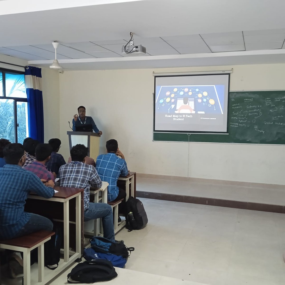 CmrtcCse's tweet photo. An informative session given by Dr K Srujan Raju sir(Dean of Training and Placement and HOD of CSE department),Mr N Bhasker sir(Incharge of Academics) and Dr V Naresh Kumar(T&amp;P officer) #CSE #CMRTC https://t.co/667mplnRzu