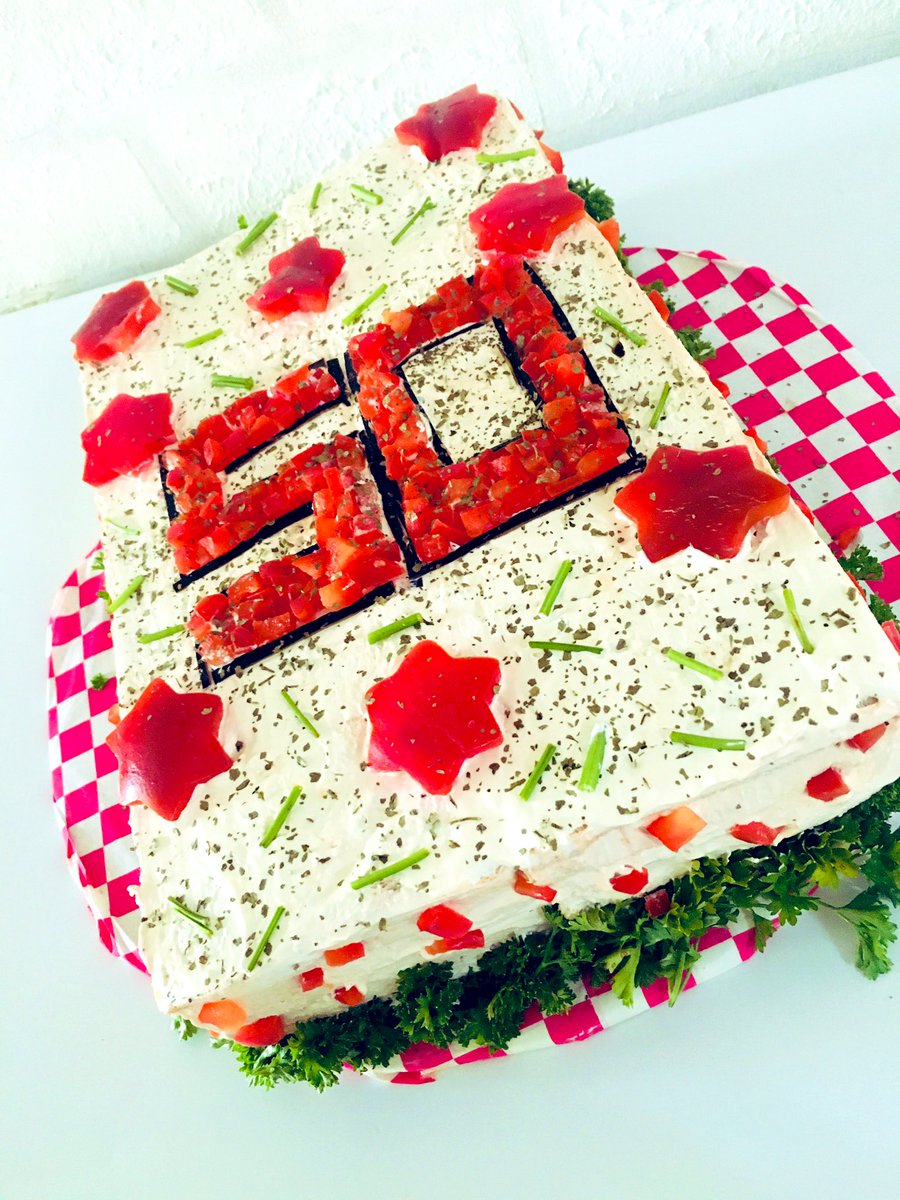 sisifrabeta's tweet photo. Un sanduchon temática sencilla 30x20 de atún ahumado.
muy especial para una cumpleañera que llegó a su 5to piso. ♥️

#PANzones 
#Caracas 

♥️ Instagram: pan.zones
♥️ Solicitudes al: 0412-1411701 
♥️ 24hrs de anticipación o con tiempo suficiente. https://t.co/MiBm5xPpPR