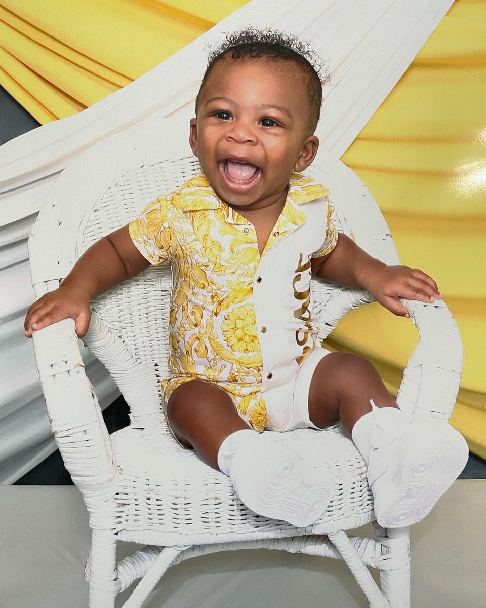 TFT4prez's tweet photo. Mommy and Daddy did that 😁👑✨ #6months #StarBoy #versaceboy https://t.co/D4zNwECyXu