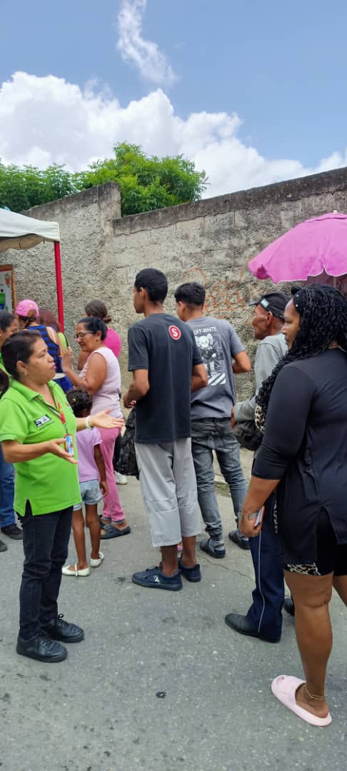 Nutriendo Conciencias (@innvenezuela) on Twitter photo #2Sep | Desde el sector La Ceiba, parroquia San Agustín en #Caracas, la Tropa Verde del <a href="/InnVenezuela/">Nutriendo Conciencias</a> atiende a más de 200 familias del CLAP Fuerza Patriota con orientación nutricional en el marco de la campaña #AgarraDatoCome4S.
#VenezuelaEnPlan30 #2Sep | Desde el sector La Ceiba, parroquia San Agustín en #Caracas, la Tropa Verde del <a href="/InnVenezuela/">Nutriendo Conciencias</a> atiende a más de 200 familias del CLAP Fuerza Patriota con orientación nutricional en el marco de la campaña #AgarraDatoCome4S.
#VenezuelaEnPlan30