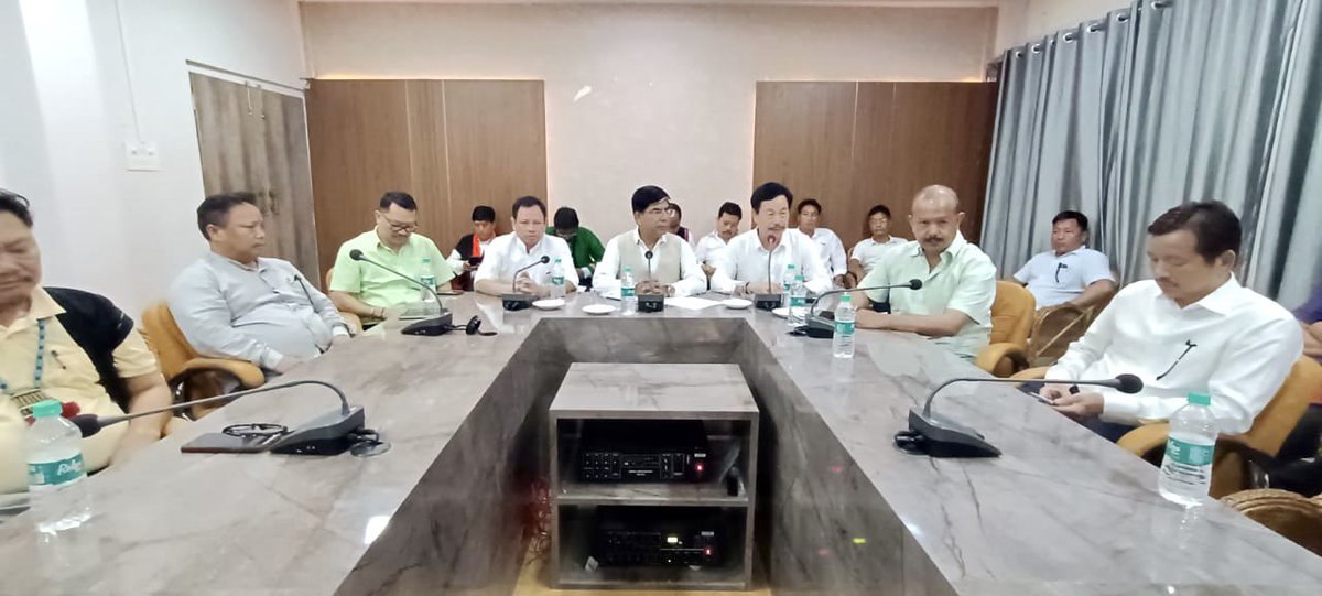 BiyuramWahgeBJP's tweet photo. 1/3
Strengthening the party is the duty of every @BJP4India karyakarta from National to grassroots level.

Glad to accompany @Drsubhassarkar ji, Hon MoS for Education who arrived at Pasighat for his two days Lok Sabha Pravas Yatra. https://t.co/fyRjsuawWr