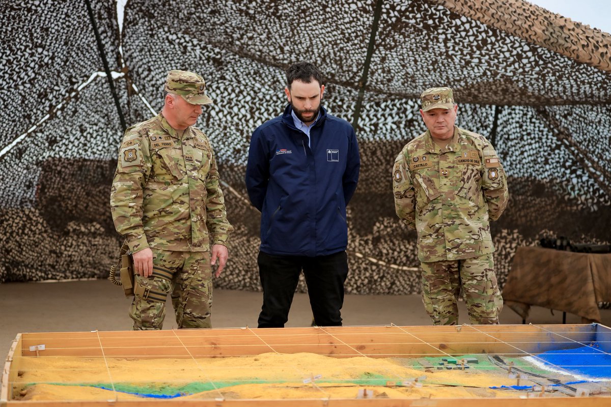 El Jefe de Área Fronteriza acompañado por el Jefe de Estado Mayor de la JAF. recibieron al Subsecretario de Defensa Señor RICARDO MONTERO ALLENDE, quien, realizó una visita inspectiva al Puesto de Mando y Patrullas que se encuentran desplegadas en sector del Frente Norte Costero