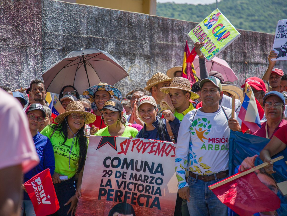 sugeyherreram's tweet photo. ¡En la parroquia El Carmen de Barcelona estamos resteados con el Pdte. @NicolasMaduro! 

@luismarcanos 
@PartidoPSUV 
@PsuvAnz 
@BnaPsuv https://t.co/MkPN8cuTmQ