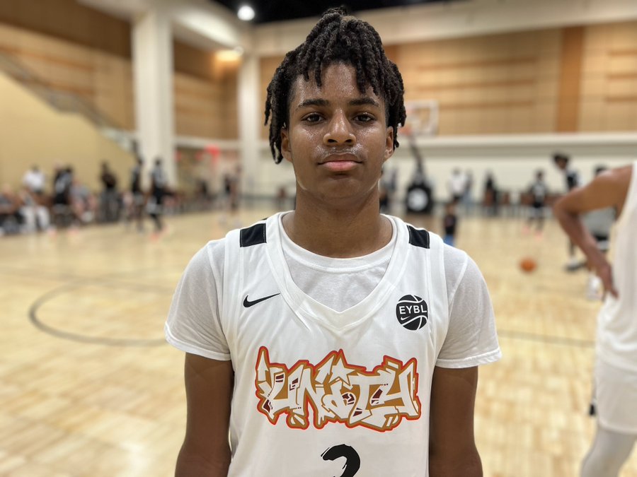 Smarts and creativity, it runs in the DNA with Jason Gardner Jr. Hard-nosed, explosive 2027 guard emerged this summer with @Arizona_Unity. Full Top 80 Breakdown 📰 madehoops.com/made-society/a…