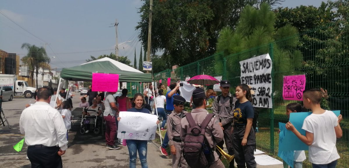 jcriveraflores's tweet photo. Aquí el POWER de los VECINOS DE @AV_ElFortin_Zap NO A LA DEPREDACIÓN DE #ECOPARQUE , Ayúdanos a difundir por favor. @Metropoli1150 @wradiogdl @SOS_Mural @MilenioJalisco @quierotv_gdl @Trafico_ZMG @ZapopanGob https://t.co/9sN3UOKUnR