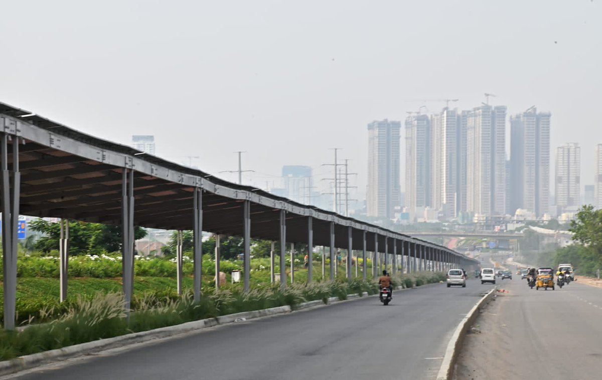 🇮🇳 India's first sustainable cycling track in #Telangana!

🚴A world-class solar roofed cycling track is getting ready for inauguration in #Hyderabad 

🚴‍♀️The 23-km-long cycle track (planter boxes &amp; adjacent areas) is planted with flowering and avenue trees

🚴‍♂️The cycle track was