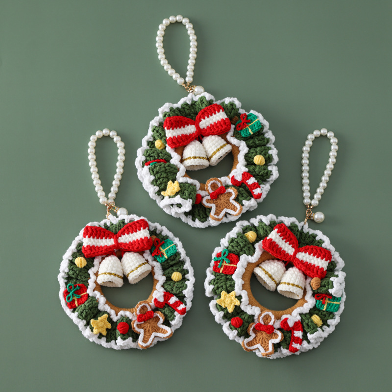 Christmas gift - Crocheted Christmas ornaments with yarn
#MyCraftingDaily #NotebookInspiration #HandmadeCrochet #CrochetDiagram #CrochetWeaving #Crochet #CrochetHook #Christmas #HandmadeWreath