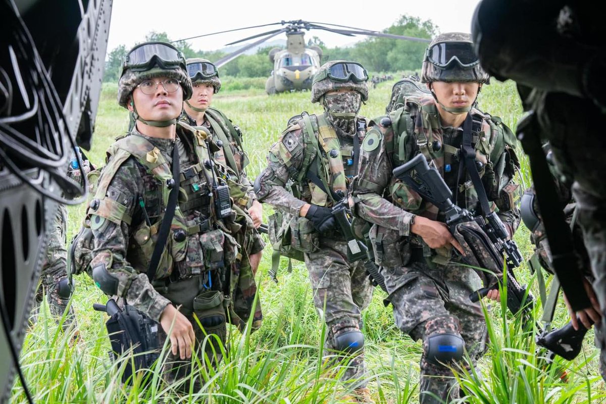 U.S. Army pilots from the 2-2 Assault Helicopter Battalion, 3rd General Aviation Support Battalion & the Republic of Korea Army conducted a multi-echelon training. This air assault exercise was conducted as part of #ulchifreedomshield23 designed to strengthen the #ROKUSAlliance.