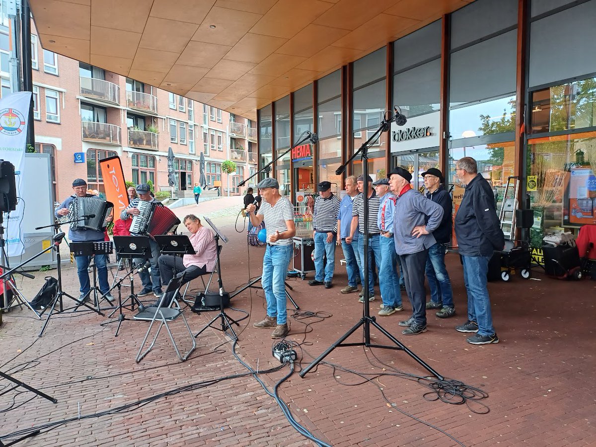 ShantykoorAlm's tweet photo. Het was een schitterend SHANTYFESTIVAL -Zomer in Haven- Almere Haven, iedereen heeft genoten!
#muziekconcert #watersport #concert #strand #strandleven #strandvakantie #evenementen #muziekfeest #muziek #zomervakantie #almerehaven #promenadealmerehaven #zomerinhaven https://t.co/4iYosdXXE0