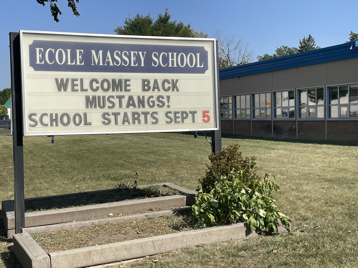 Bienvenue les Mustangs!  We are excited to welcome you back on September 5th for another great year!  
🔸Kinder B starts Sept. 5
🔹Kinder A starts Sept. 6