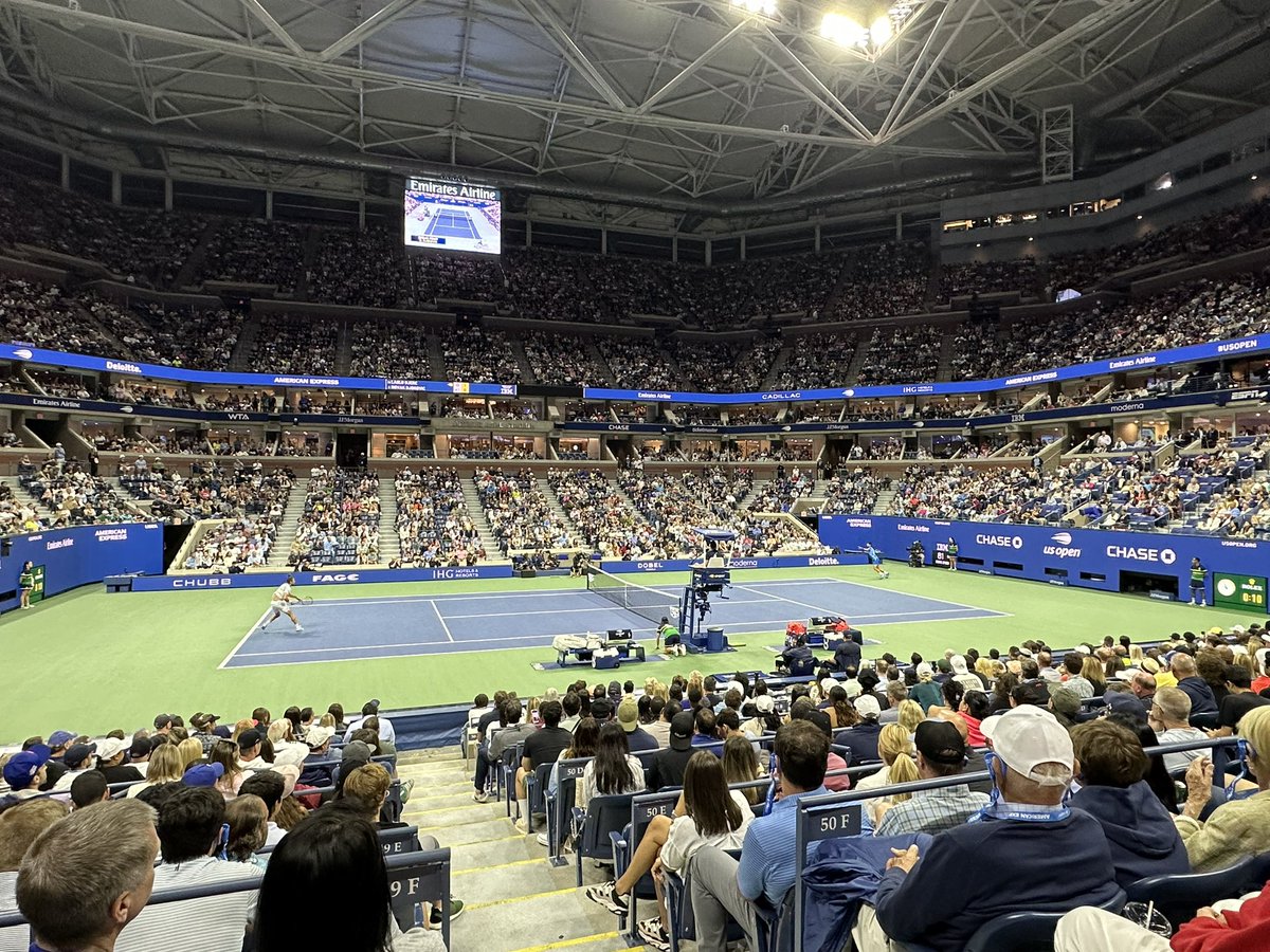 JLLadner's tweet photo. Had an absolute incredible time with @CoachLadner13 at the @usopen yesterday! Talk about some great tennis at an incredible venue. 3of4 Grand Slams we have now visited. NYC doesn’t disappoint either! 🌃 https://t.co/m64HmbLRRg