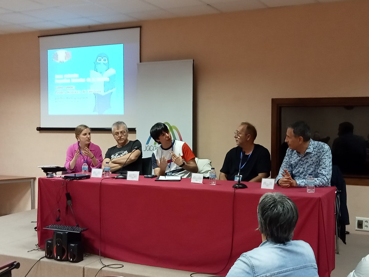 SHF_Comic's tweet photo. Empieza la mesa redonda "Pequeñas historias de la Historia" con Juanarete, Tito y Marko. Modera Julio Gracia.
#jacacomic #bd #comic https://t.co/iQIh7659qp