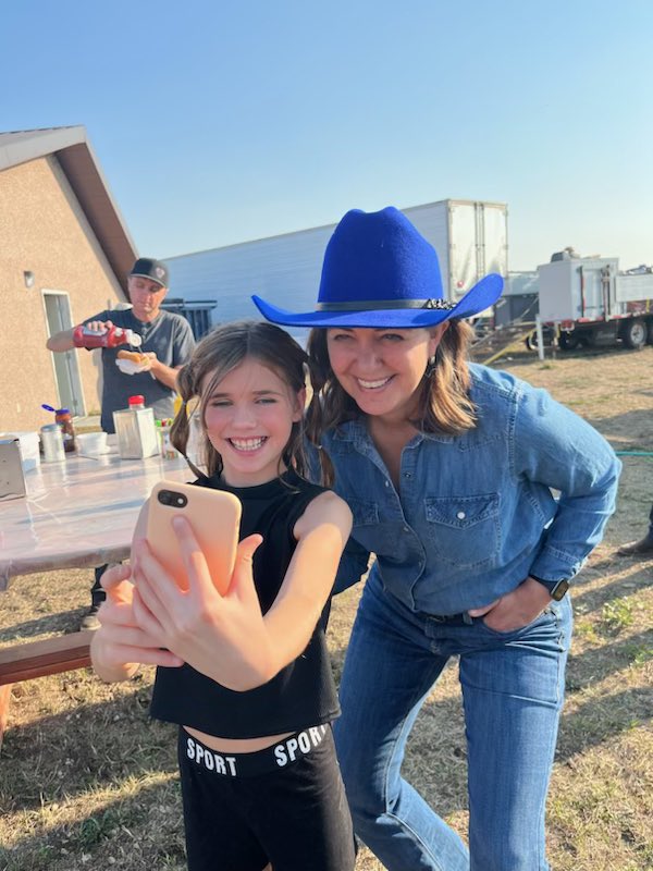 ABDanielleSmith's tweet image. Grateful to have spent my summer travelling our great province and meeting the incredible people that make it so strong. Alberta’s future is bright, that’s for sure.