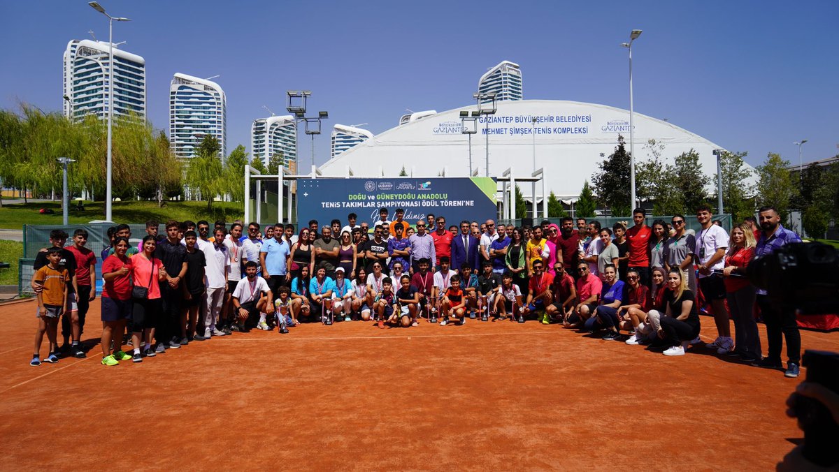TTForgtr's tweet photo. Kadınlarda dereceye giren takımlar 👇🏻

🥇Gaziantep Büyükşehir Belediye Spor Kulübü
🥈 Malatya Doğukent İhtisas Tenis Kulübü
🥉Erzurum Tenis Spor Kulübü

4️⃣ Van Tenis ve Kış Sporları Kulübü https://t.co/PH5w88Gy5I