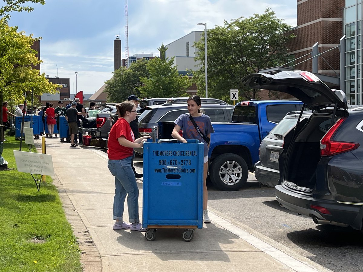 Move in weekend ⁦<a href="/FanshaweCollege/">fanshawecollege</a>⁩  … lots of big smiles! Welcome! ⁦<a href="/fanshawesu/">Fanshawe Student Union</a>⁩ ⁦<a href="/fanshawealumni/">Fanshawe Alumni</a>⁩ #ldnont