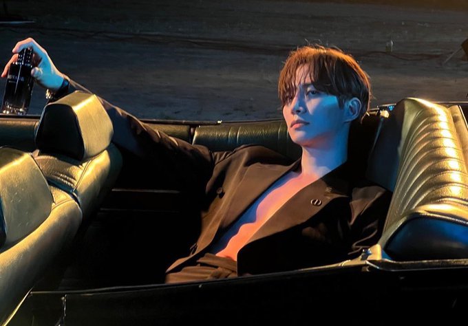 Lolawitch1's tweet photo. #LEEJUNHO #2PM #Junh
#KingTheLand #JustBetweenLovers #TheRedSleeves #WokOfLove #GoodManager#Confession #ColdEyes #MemoriesOfTheSword https://t.co/CvUKIx4CrT