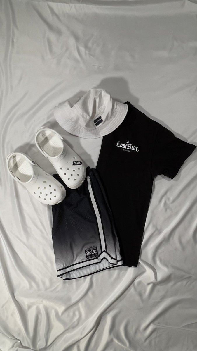 loststarstudios's tweet photo. STYLING @loststarstudios TEES☀️

‼️Shop now‼️
* Shirts demonstrated in images size Medium 

Available to purchase on https://t.co/agkdGUBBwS 💫 | Linked in Bio ⬆️ https://t.co/Zp6kSKK4d8