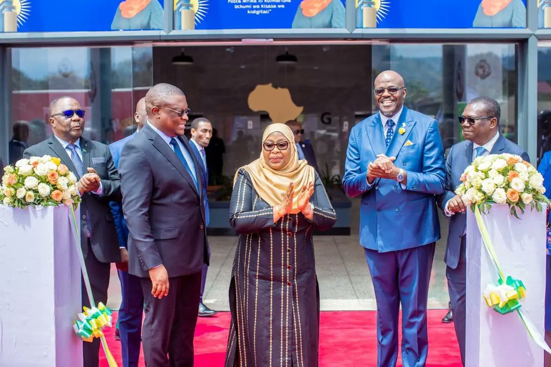 rc_mkoa's tweet photo. Rais wa Jamhuri ya Muungano wa Tanzania.Dkt.Samia Suluhu Hassan leo tarehe 02/09/2023 amefungua Jengo jipya la Shirikisho la Umoja wa Posta Afrika (PAPU TOWER) lililopo Jijini Arusha. https://t.co/2jg4lMCWDQ
