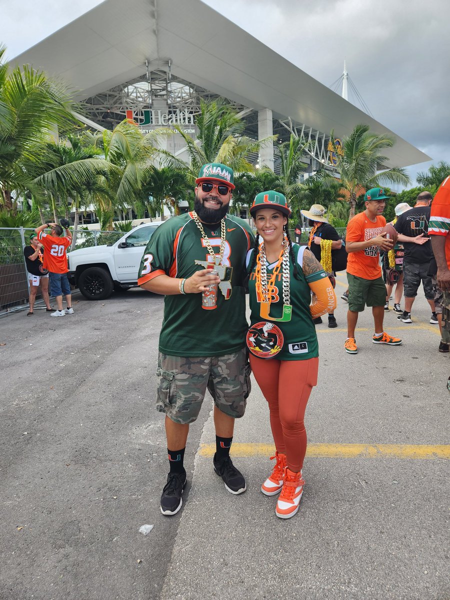 BigMoneyRog's tweet photo. Friday Night Lights #MIAvsMIA #TheREALMiami #GoCanes ๐๐๐ https://t.co/Yj19xiu5OL