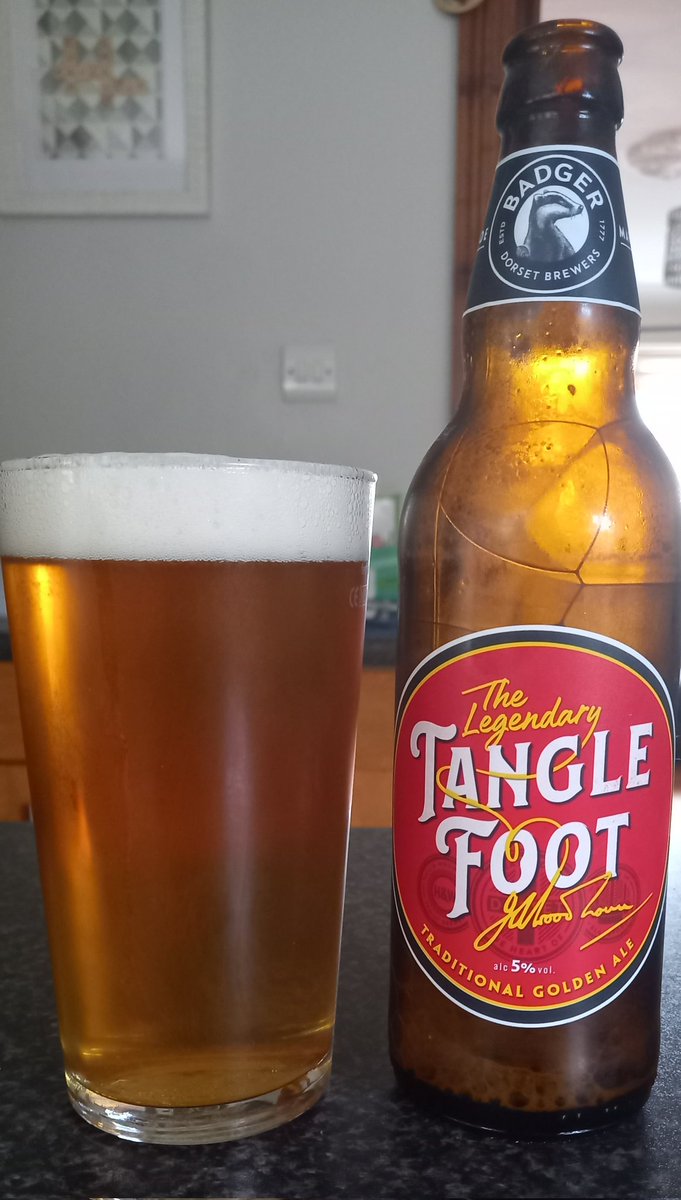 craig1scotty's tweet photo. Malty, hopped with a touch of pear at the end ya it's nice, a 5% #craftbeer brew from @Badgerales also delish on #Cask as well π cheers everyone #supportcraftbeer #TangleFoot https://t.co/o5FfFQJTE1