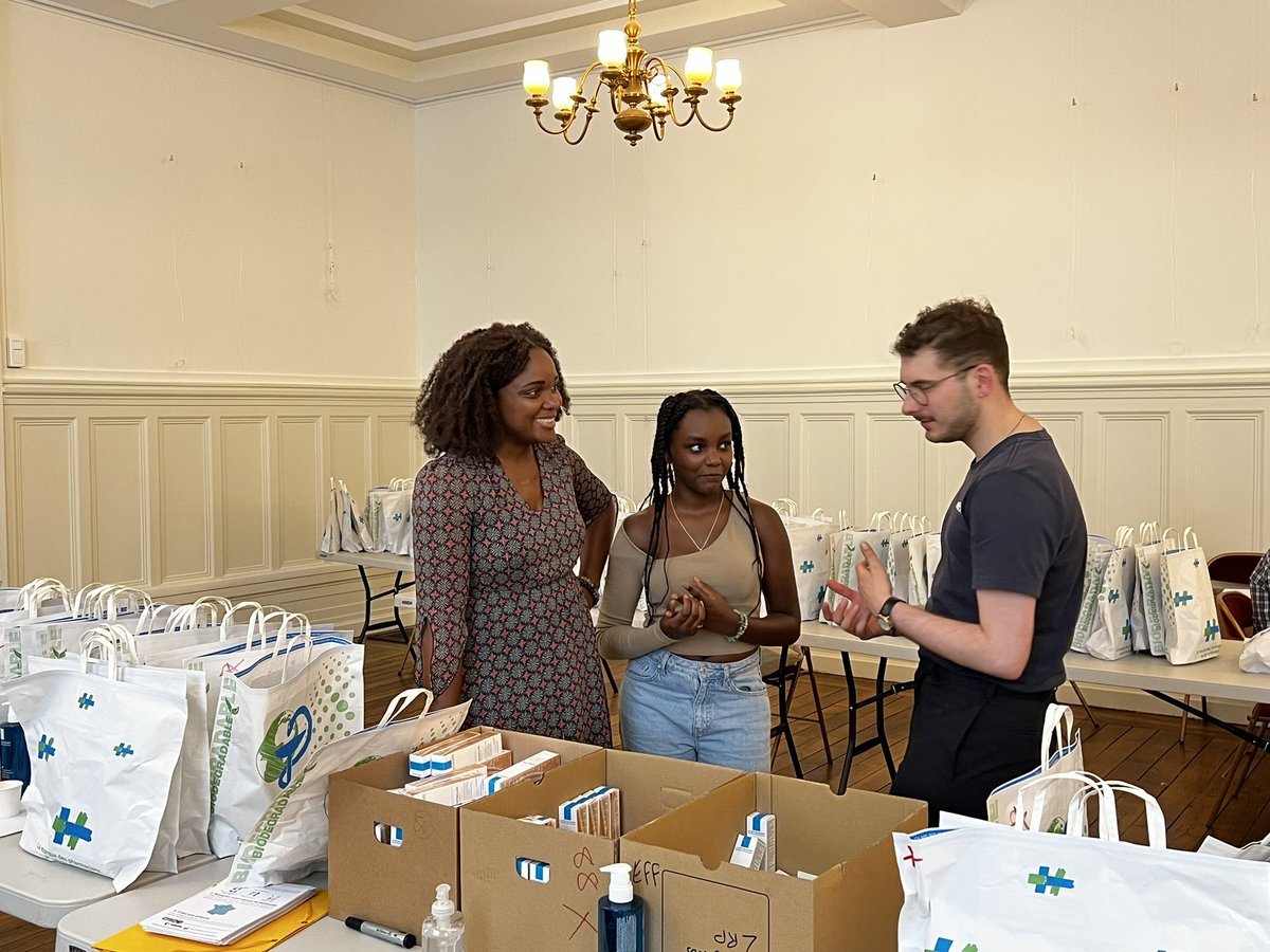 phsolidaires's tweet photo. Après une journée intense ce sont 600 kits acné distribués aux étudiants
Merci à la @mairiedu16 qui nous a accueilli dans ses locaux et nos donateurs @lorealfrance et @EvoluPharm et nos partenaires @Cop1_Soli_Etu x @remplitlefrigo sans qui cette journée n’aurait pas eu lieu ❤️ https://t.co/oLg484PTiv