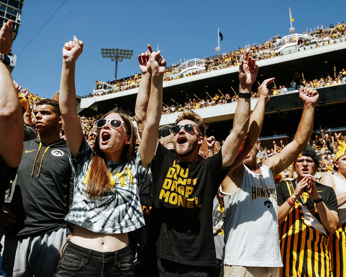 TheIowaHawkeyes's tweet photo. Kinnick Vibes 🤩

#Hawkeyes https://t.co/Snh9FHSxA2