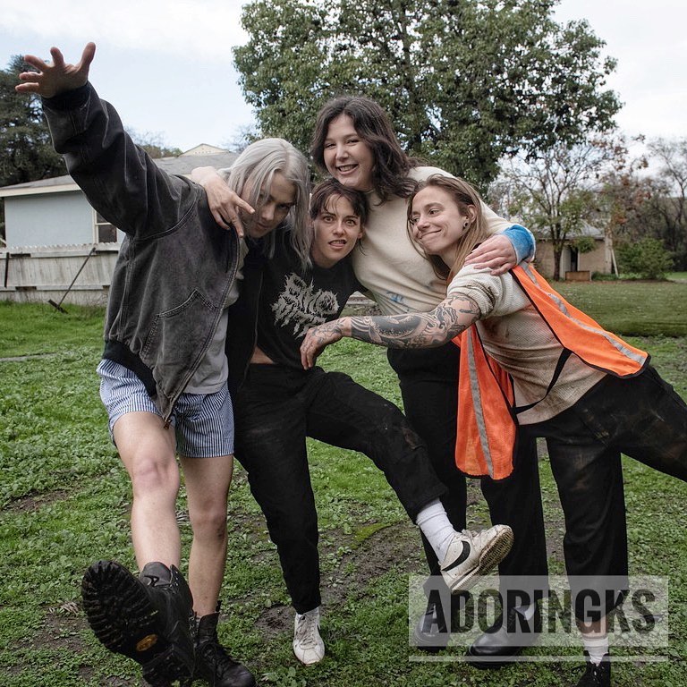 bustedsunsets's tweet photo. Cuties! #Boygenius #KristenStewart https://t.co/PPAoxl45tn
