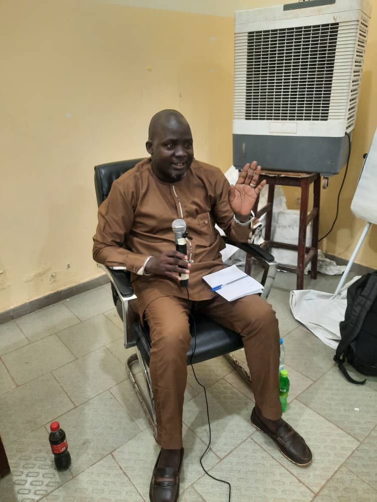 NaracoumanaM's tweet image. Il est tres important pour la jeune génération d&apos;apprendre les fondamentaux du metier, le journalisme. Il faut respecter les principes du metier. Car dans le metier soit tu es journaliste soit tu ne l&apos;es pas.
Mamoudou Bocoum.
#Blogday2023