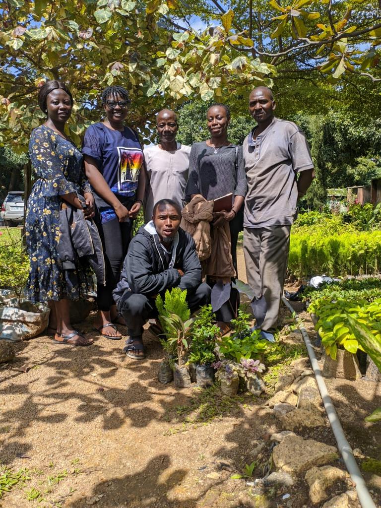 bce4allkids's tweet photo. Thank you to Kauna mother nature garden for partnering with us on this impactful project.💐🌻🌷🌸

We celebrate your heart for humanity! ❤️💐👍

#BCE #SDG4 #Volunteers #Volunteering #SDGsProject  #ReadingGarden #readingclub #Donations #BetterClassEnvironment https://t.co/hOt6lU4RsL