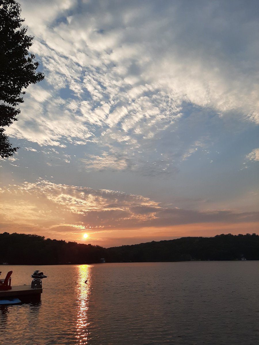 vnksmith's tweet photo. Summer sunset #lakevernonontario #Muskoka #endofsummer #niceplacetosit #soquiet #ilovecanadiansummer https://t.co/QuVjEjfZem