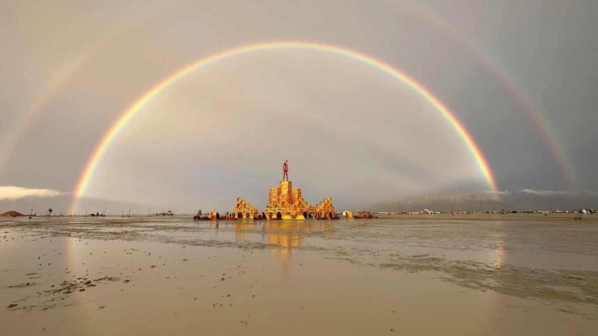 felidaeny's tweet photo. Playa a few hours ago. Beautiful double rainbow. #burningman #BurningMan2023 https://t.co/L1hBw0x2oe